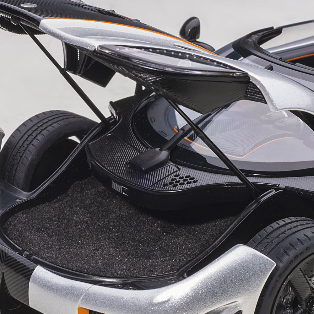 最終！美品Cygne スカラップケープ　ブラック ミニカー 1/18 ケーニグセグ アゲ―ラ RS メタリック シルバー