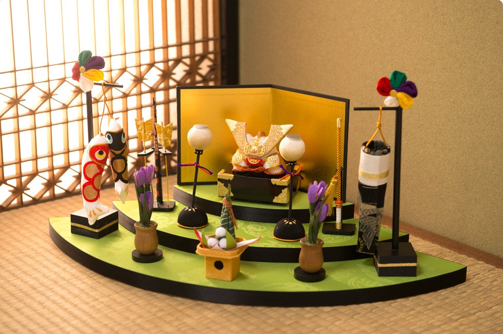 リュウコドウ 五月人形 兜 コンパクトミニ ちりめん 扇面 金色兜