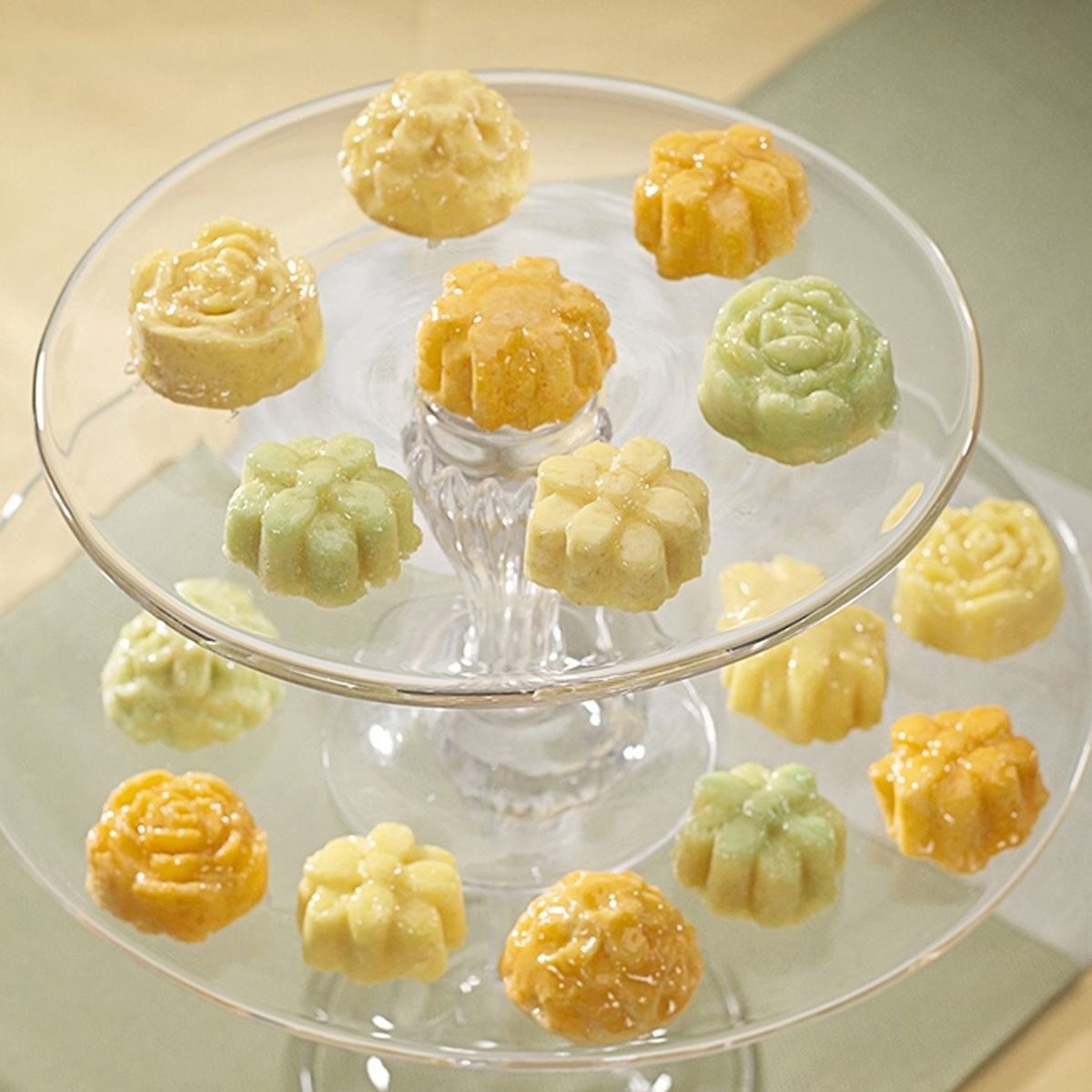 ノルディックウエア プチ 4種類のフラワー パン ケーキ型 Nordic Ware Petits Fours Pan ケーキ型 パン焼き型 花型  焼き型 お菓子作り ゼリー型 プリン型