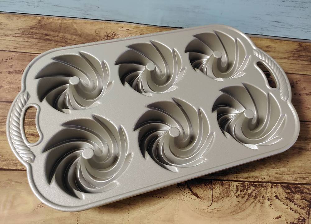 ノルディックウエア ヘリテージ バントレット ケーキパン メタリック ケーキ型 Nordic Ware Heritage Bundtlette  Cake Pan パン焼き 焼き型 お菓子作り 製菓道具 : 1005171 : akt8 - 通販 - Yahoo!ショッピング