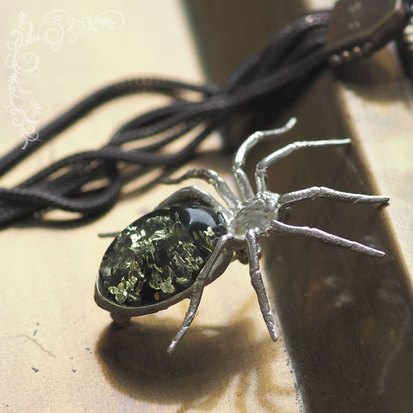 天然石 琥珀 クモブローチ シルバー ハンドメイド スパイダー