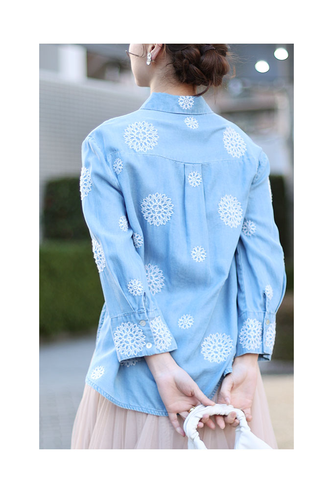 レディース 売れ筋商品|||トップス ブラウス シャツ 青 ブルー 長袖 花柄 刺繍 デニム 綿 コットン キーネック 大人可愛い 大人 可愛い 30代 40代 50代 60代 サワアラモード Sawa a la mode レディース トップス ブラウス シャツ 青 ブルー
