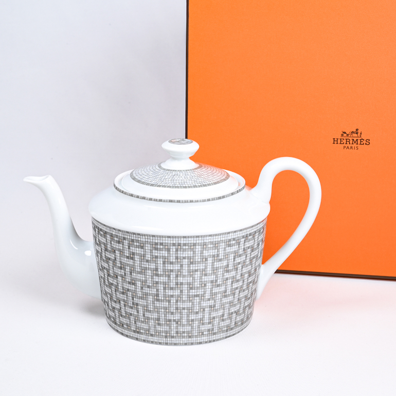 エルメス◆超レア◆タグ付き 箱付き◆新品未使用◆保温ポット◆シルバー 2250626362.jpg?1652414835