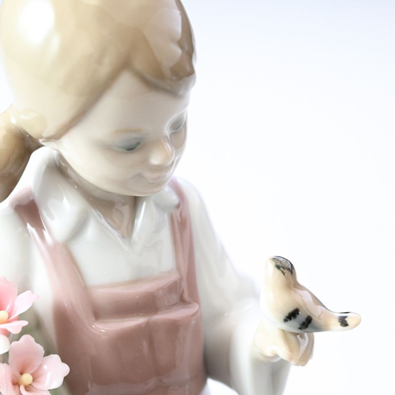 リヤドロ 小鳥と話す少女 フィギュア 人形 女性 女の子 花 LLADRO リアドロ フィギュリン 01005217 インテリア オブジェ 置物