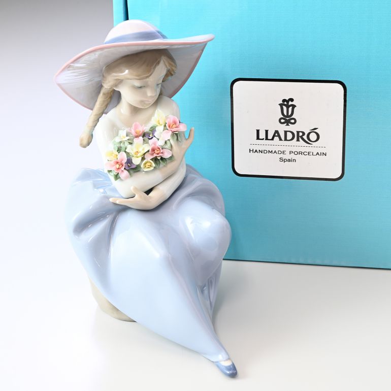 リヤドロ 花の香りにつつまれて フィギュア 人形 女性 LLADRO リアドロ フィギュリン 01005862 インテリア オブジェ 置物
