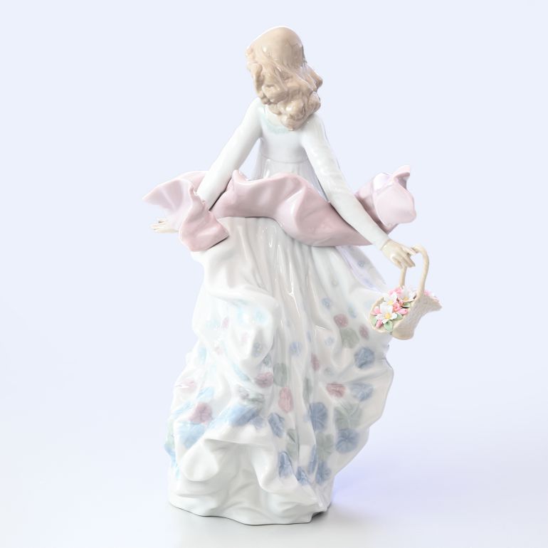 リヤドロ 春の輝き フィギュア 人形 女性 LLADRO リアドロ フィギュリン 01005898 インテリア オブジェ 置物 父の日