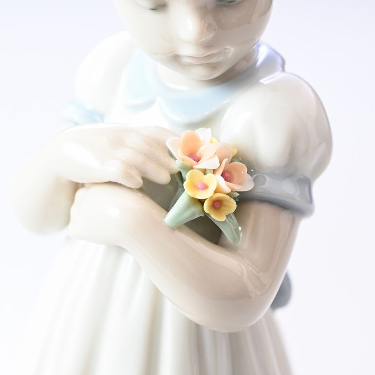 リヤドロ 素敵なお花 フィギュア 人形 女性 女の子 LLADRO リアドロ フィギュリン 01008021 インテリア オブジェ 置物