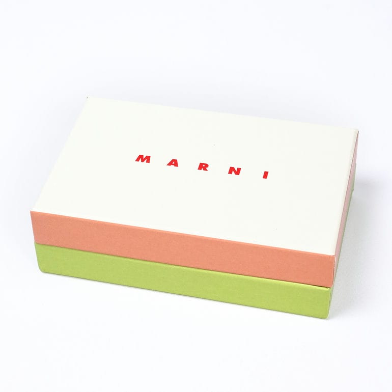 公式販売終了カラー　マルニMarni サフィアーノレザー カードケース 名刺入れ マルニ MARNI カードケース 名刺入れ サフィアーノレザー