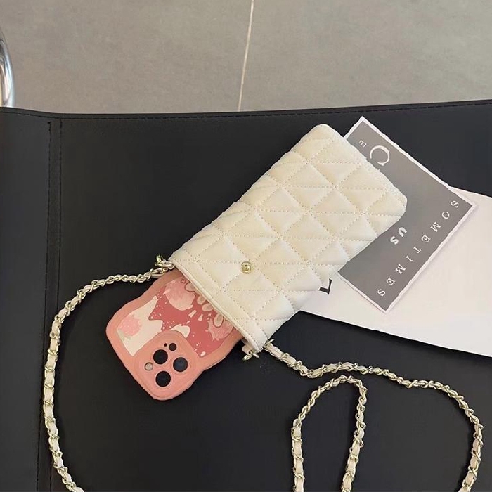 キルティング レザー チェーン クロスボディ スマホケース 財布 スマホポーチ 本革 キルティング ポシェット ラムスキン お財布