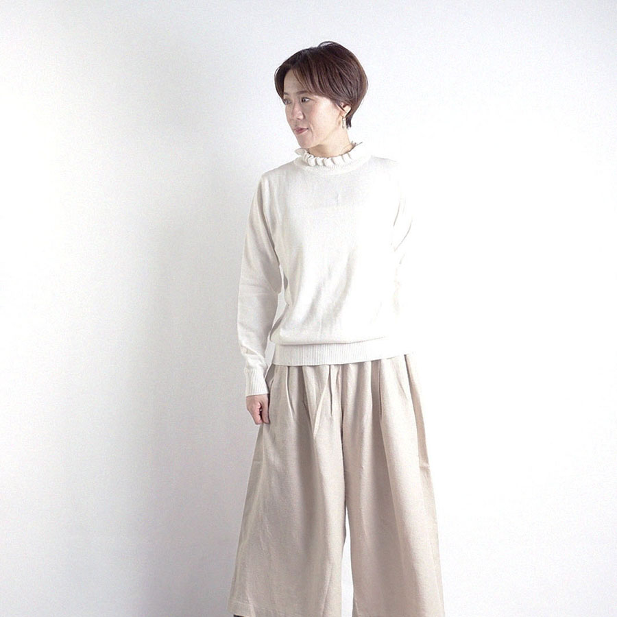 さえら◇ ヒスクローネ◇ 黒ニット◇アイボリーフリルスヌード