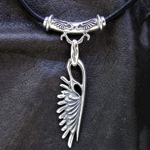 Give Me a Wing ウイング 大 パイプ 革紐 仕様 メンズ レザー ネックレス ペンダント 革ひも チョーカー シルバー シルバー925 革 翼 羽 アクセサリー