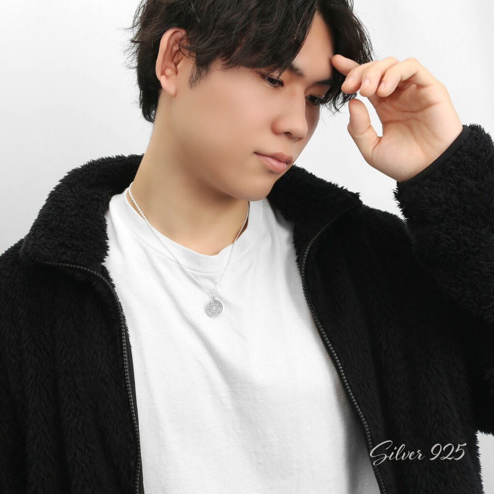 Que Crave アラベスク コイン メダル ペンダントトップ ネックレス 