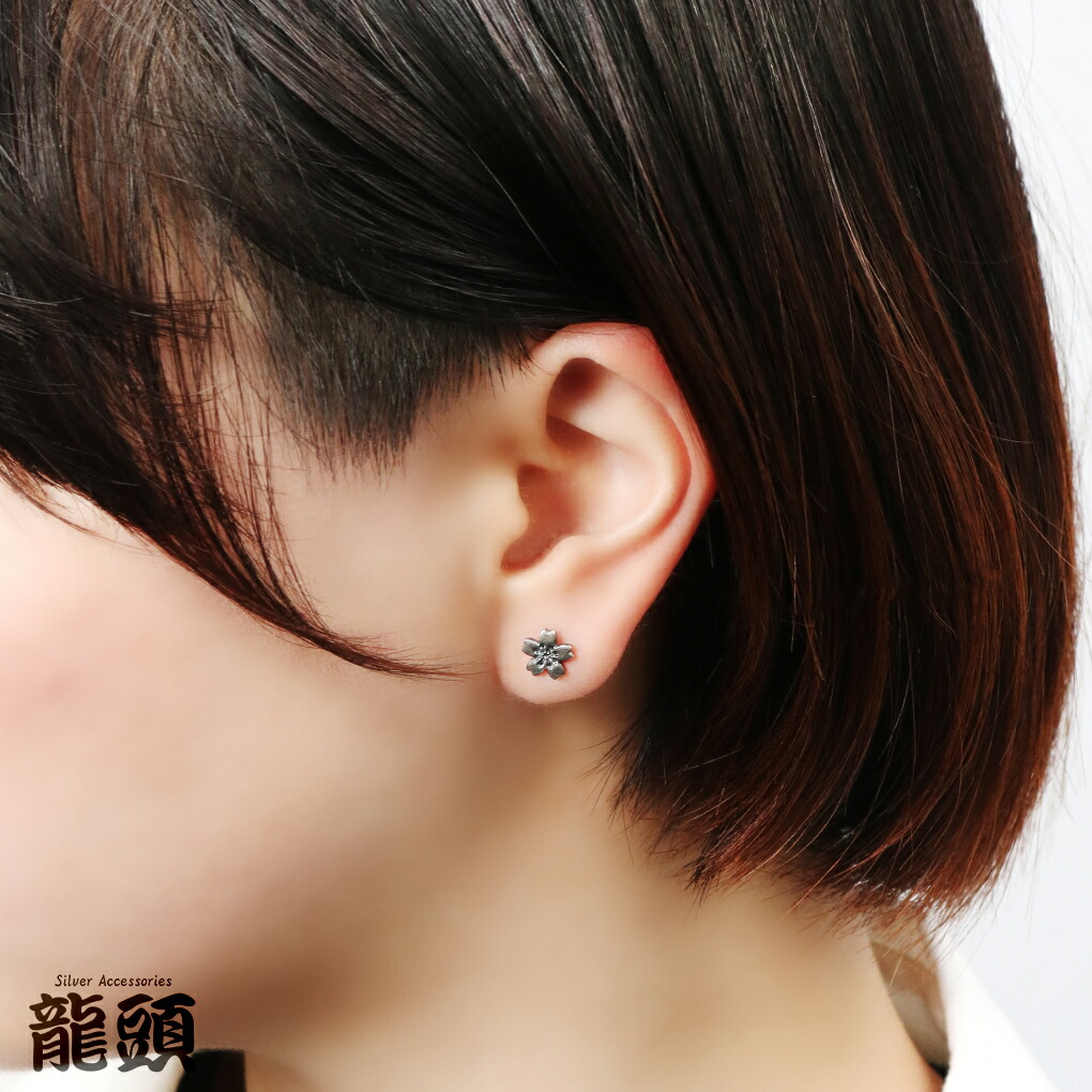 クロムハーツ　花デザイン　 シルバー　片耳用ピアス クロムハーツ(Chrome Hearts) シルバーピアス EARRING HOOP-SCROLL-SML