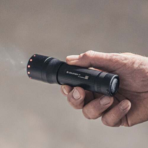 LEDLENSER LEDフラッシュライト P7 IP68 白色光 最大650lm 単