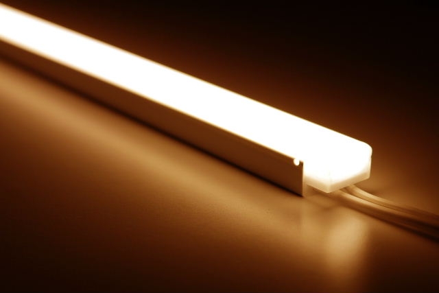 ＴＥＳ ＬＩＧＨＴＩＮＧ コネクタ式間接照明 tiffa TTL 明るさ10%タイプ 900タイプ(865mm) 本体:白 電球色2500K TTL-090-25 ※受注生産品
