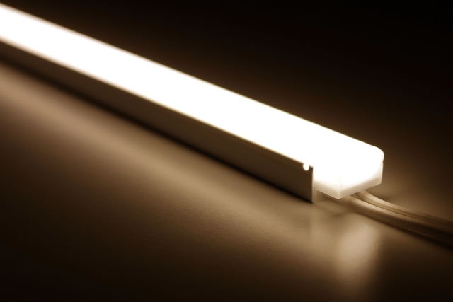 ＴＥＳ ＬＩＧＨＴＩＮＧ コネクタ式間接照明 tiffa TTH 明るさ100%タイプ 900タイプ(865mm) 本体:白 温白色3500K TTH-090-35 ※受注生産品