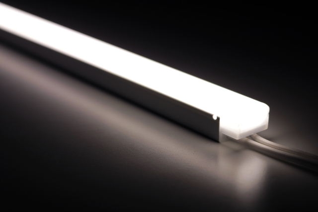 ＴＥＳ　ＬＩＧＨＴＩＮＧ コネクタ式間接照明 tiffa TTH 明るさ100%タイプ 200タイプ(193mm) 本体:白 昼白色5000K　TTH-020-50 ※受注生産品