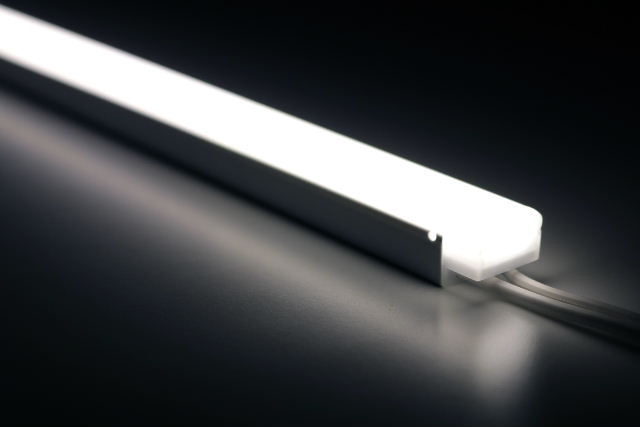 ＴＥＳ　ＬＩＧＨＴＩＮＧ コネクタ式間接照明 tiffa TTH 明るさ100%タイプ 900タイプ(865mm) 本体:白 昼白色5700K　TTH-090-57 ※受注生産品