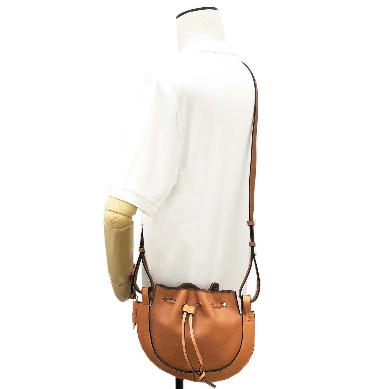 ロエベ バッグ LOEWE HORSESHOE SMALL BAG ホースシュー スモールバッグ A826303X02 TAN レディース 斜め掛け  ショルダーバッグ ブラウン