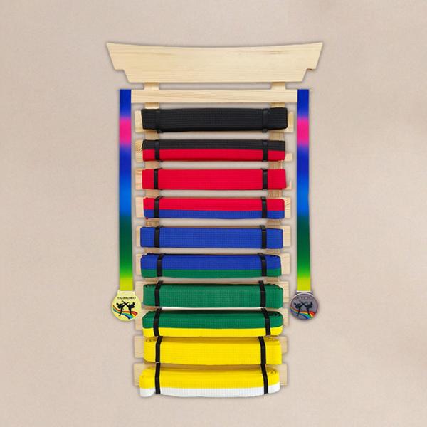 空手帯ディスプレイラック、武道、ベルトディスプレイ、オーガナイザー、アップグレードされた木製吊り下げディスプレイ、テコンドー帯ディスプレイホルダー