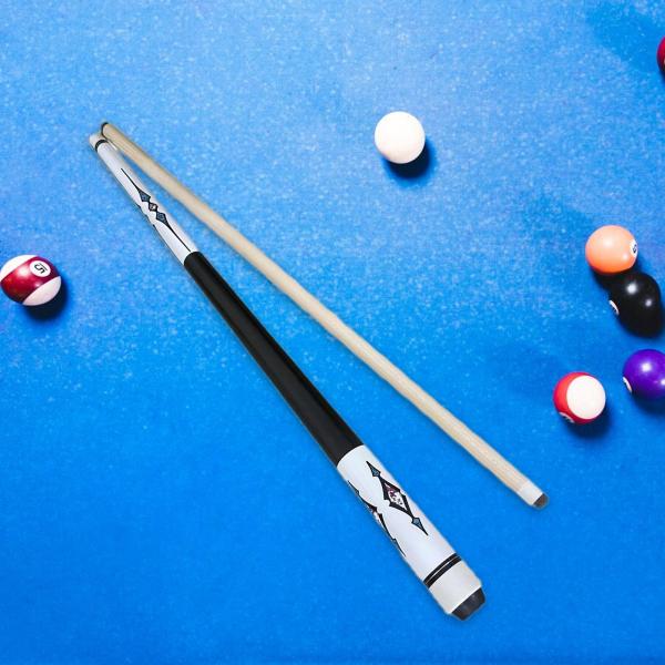 プロのビリヤード選手の競技用プールキュービリヤードキュースティック