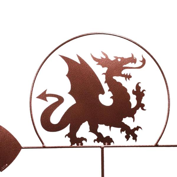 レトロなドラゴンの形の装飾的な風見鶏耐久性のある風見鶏の屋根マウントガーデンヤードステーク、鉄の風見鶏農場のシーンの装飾