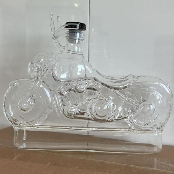 ウイスキーデキャンタ ホウケイ酸ガラス 空 透明 装飾 ウイスキーボトル ワインディスペンサー メンズ バイカー ボーイフレンド パパ用