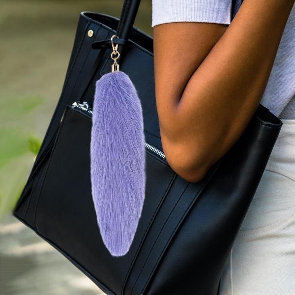 紫 キーホルダーペンダント フェイクファーのしっぽペンダント