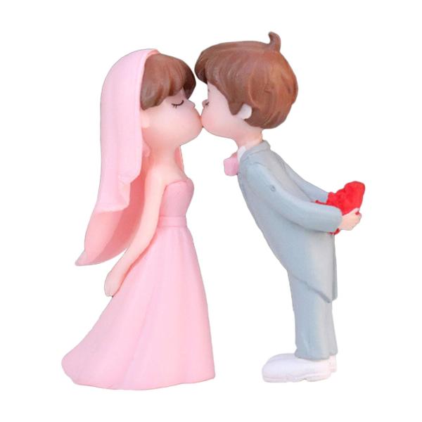 素朴なウェディングケーキトッパー新郎新婦キス置物ミニチュアモデルオーナメントミニウェディングケーキ人形 DIY シーン用