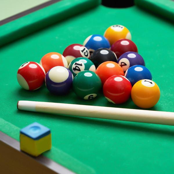 ビリヤードゲーム ミニ卓上プールセット プールキュー チョーク 三角形ラック ゲームおもちゃ デスクトップ スヌーカー パーティー 保育園 旅行用