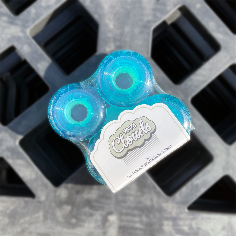 リクタ RICTA 55mm CLOUDS TRANSPARENT BLUE GITD 78A WHEELS ソフト