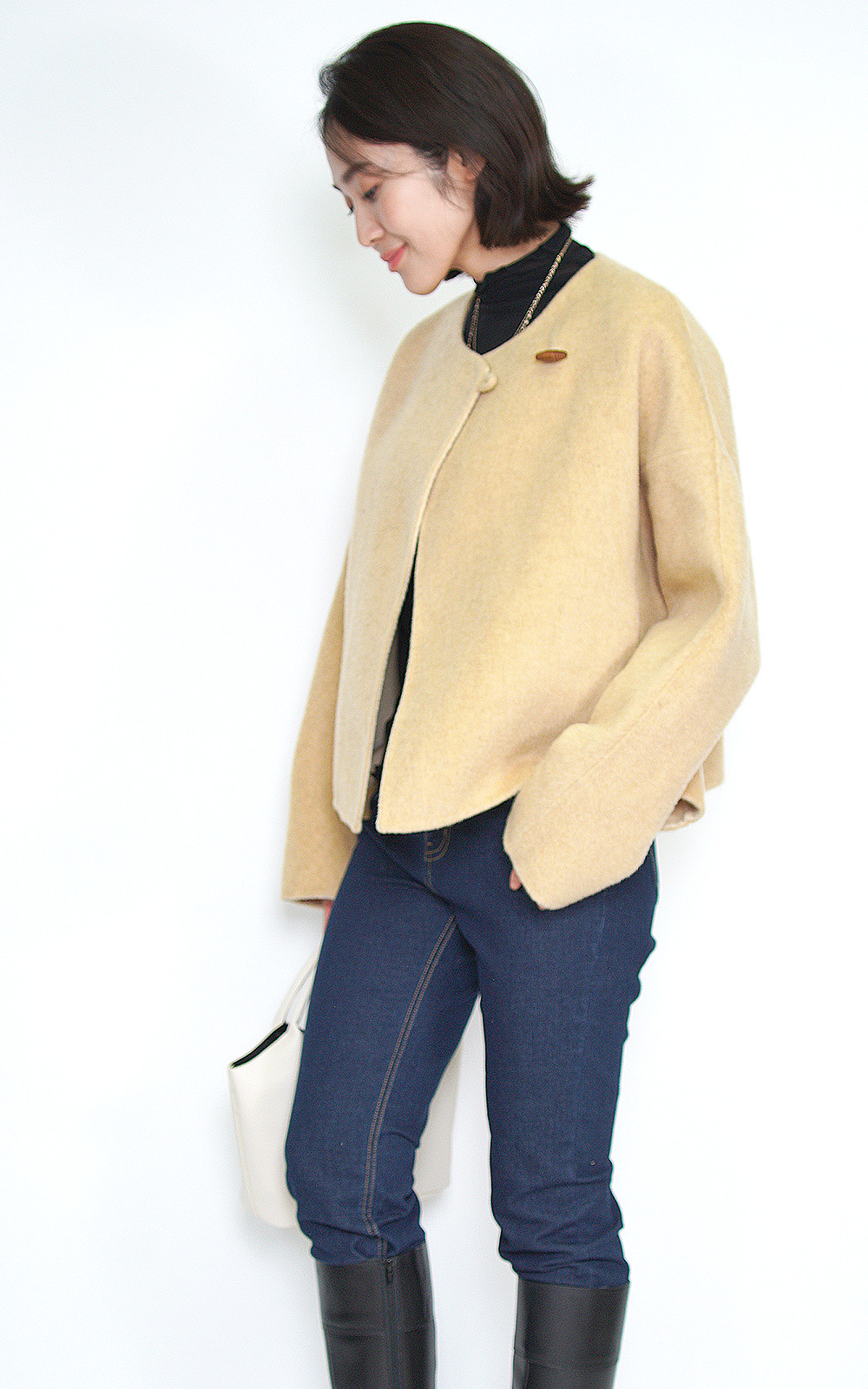 アドーア 美品 ノーカラー ウールショートコート キャメル 羽織り ジャケット アドーア 美品 ノーカラー ウールショートコート キャメル 羽織り