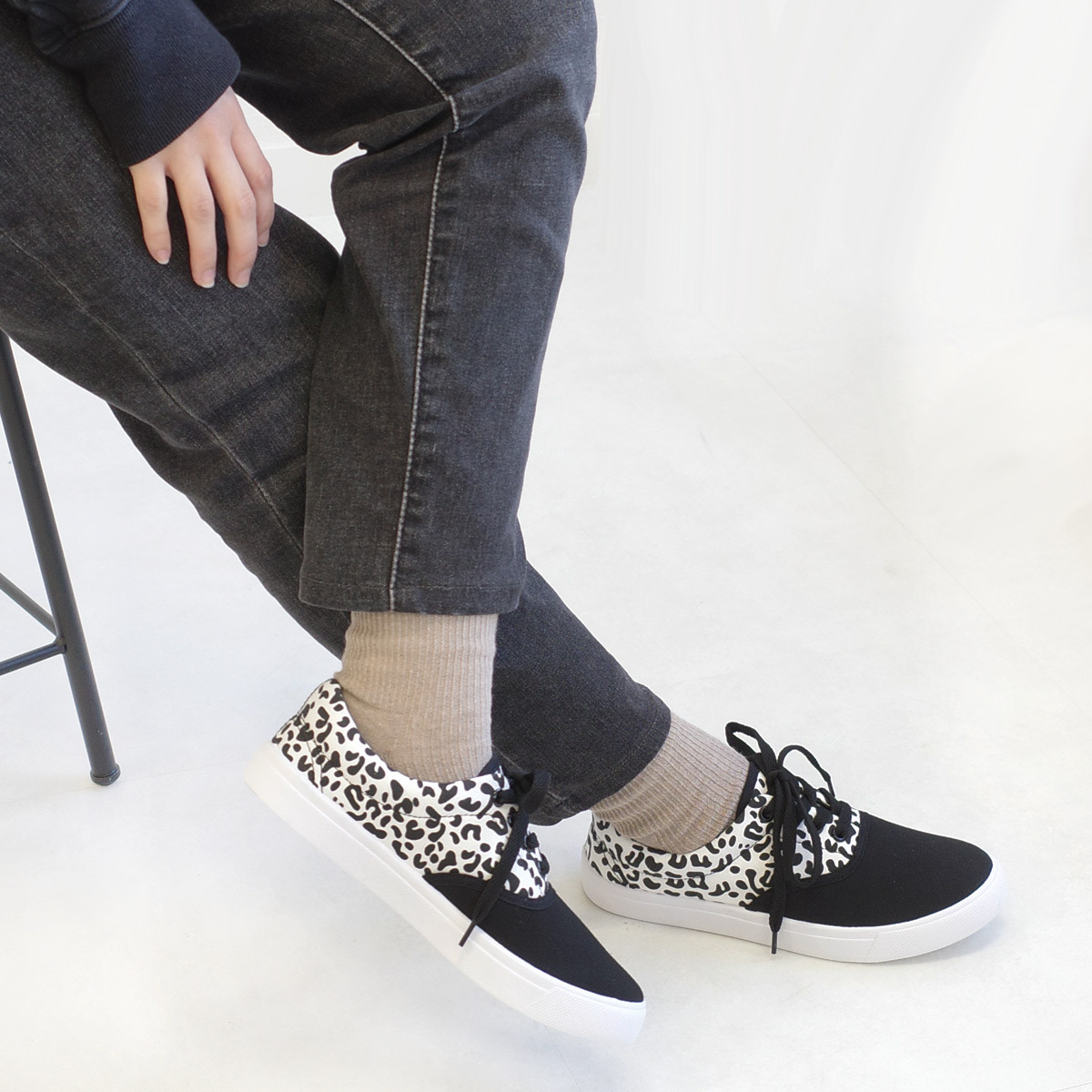 ローカットレースアップスニーカー デッキシューズ レディース 歩きやすい かかとクッション アミアミ 正規品