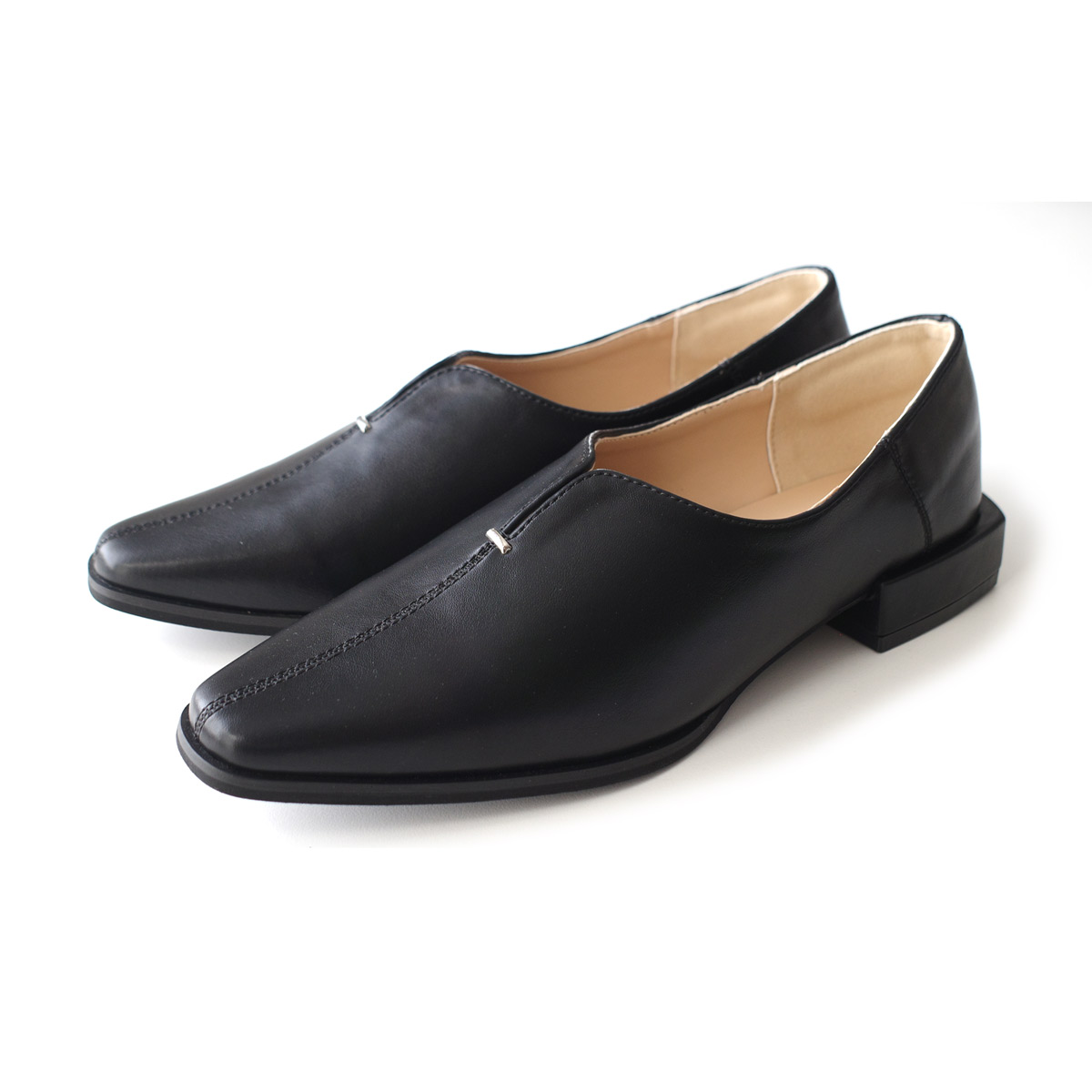 AmiAmi（アミアミ） スクエアトゥ Vカット パンプス レディース 歩き