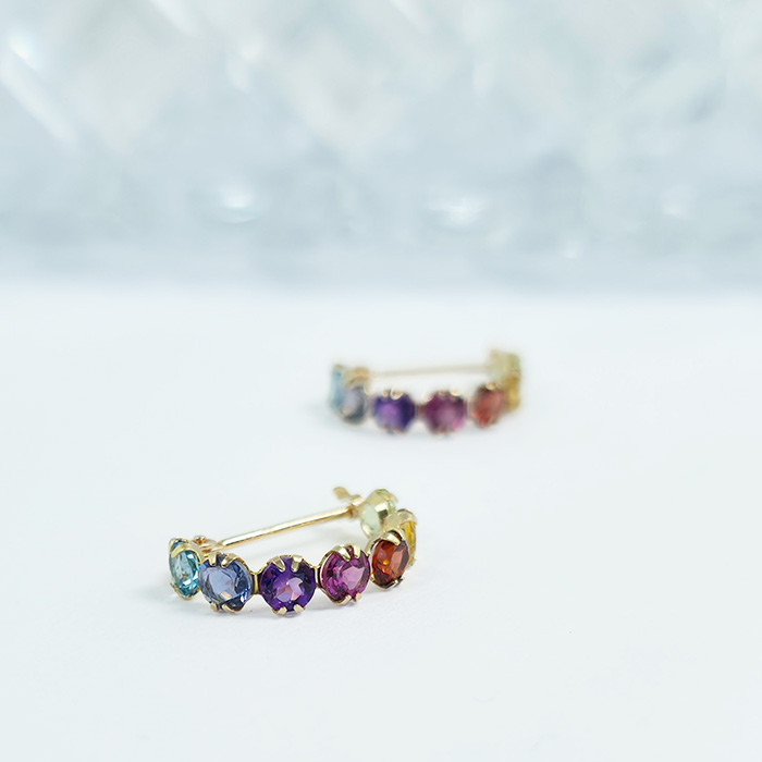 アミュレット　ピアス　k18　七色　レインボー　虹 在庫処分】【即日配送】アミュレットフープピアス K10 虹色ピアス