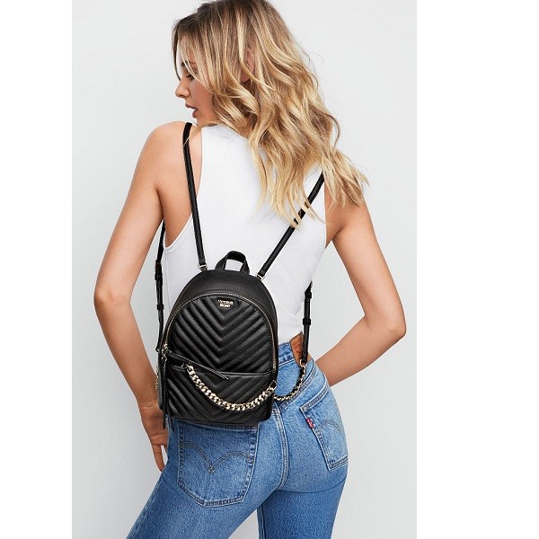 Victoria's Secret ヴィクトリアシークレット　バックパック　リュック　黒　ブラック　キルト　small city backpack　 正規品　送料無料　US直輸入