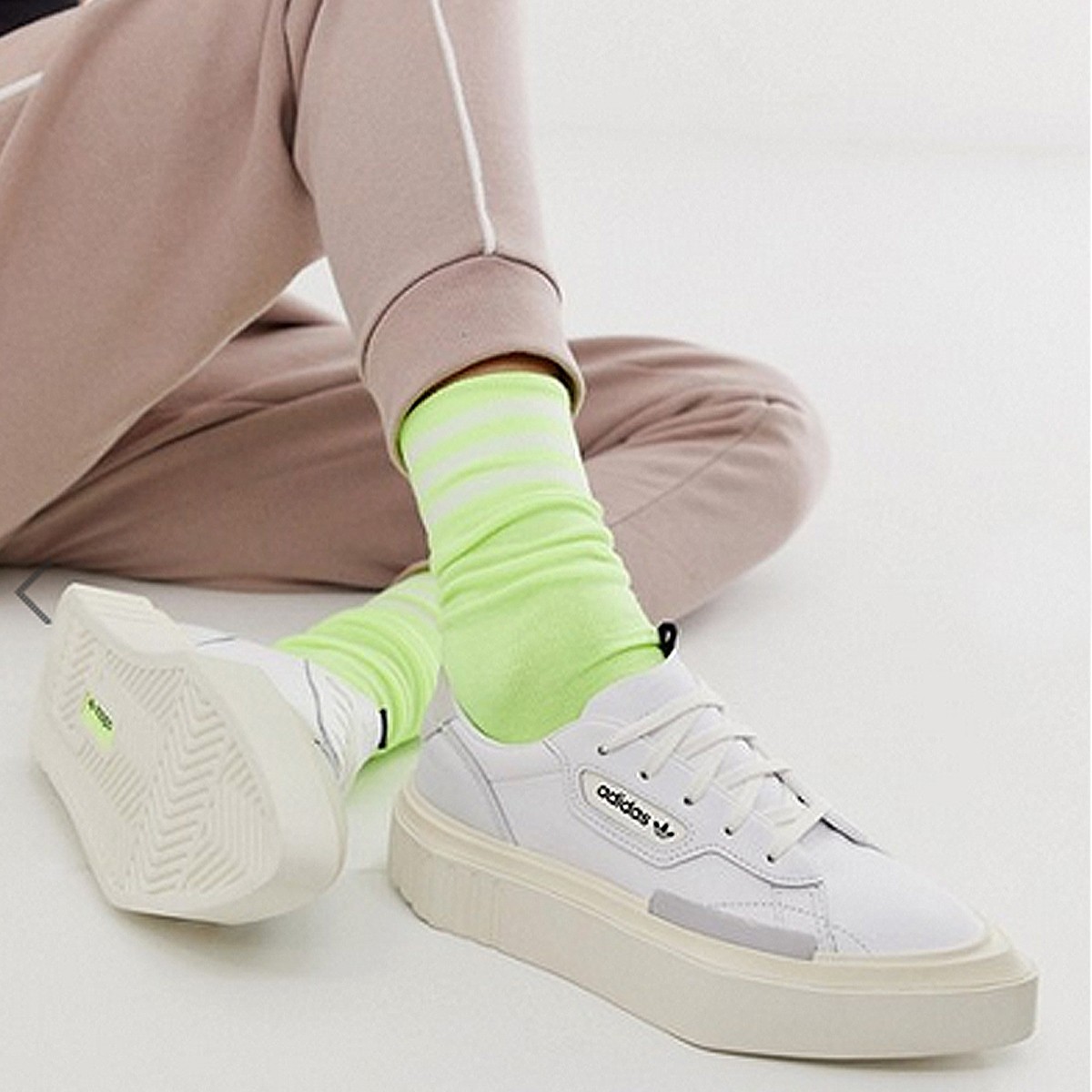 adidas originals hypersleek white