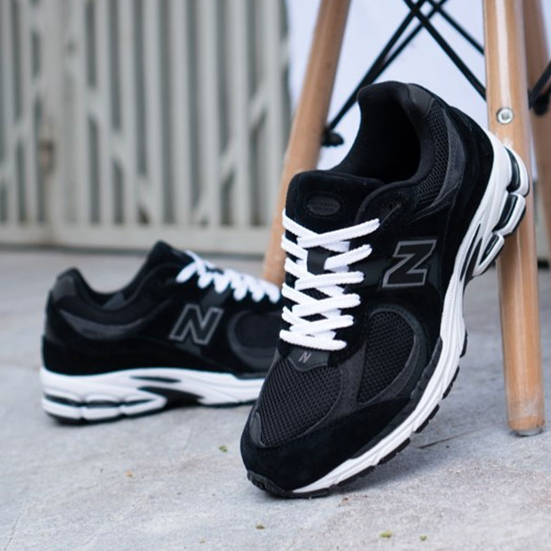 ニューバランス New Balance 2002R スニーカー メンズ ブラック