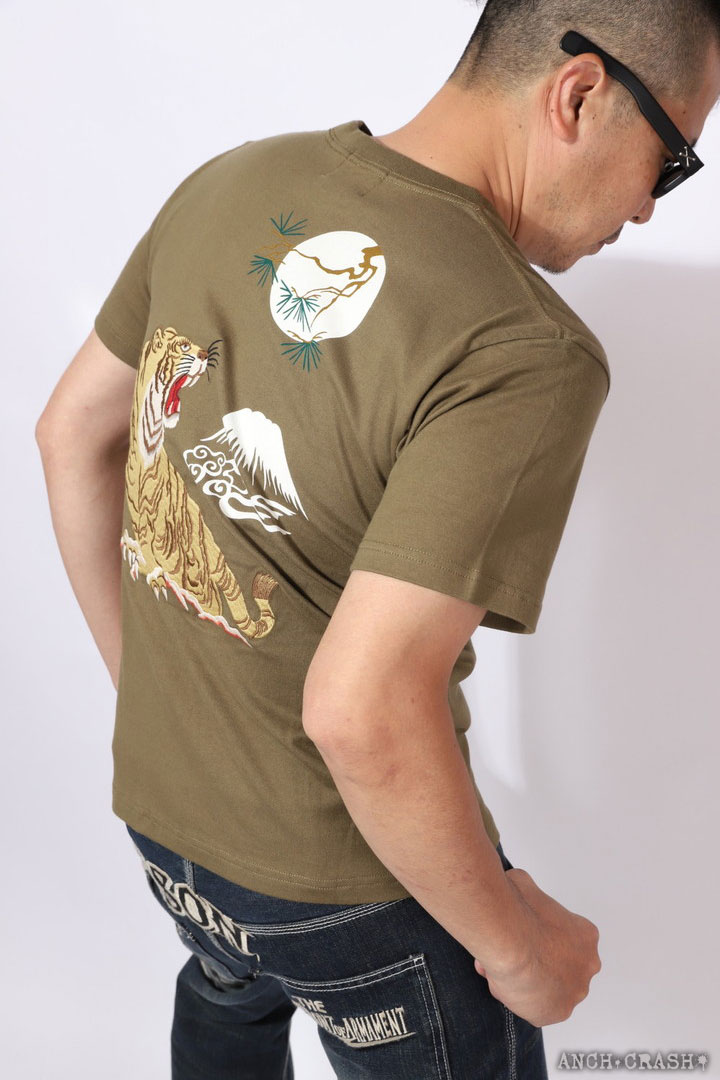 HARE 刺繍入りホワイト半袖シャツ　値下げ交渉NG HARE 刺繍入りホワイト半袖シャツ値下げ交渉NG
