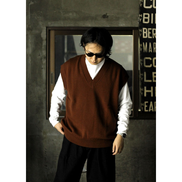 STUDIO NICHOLSON スタジオニコルソン FELIZ Vネック メリノ コットン ニットベスト MERINO COTTON  KNITWARE KNITTED VEST (FELIZ-SNM-896-22AW)