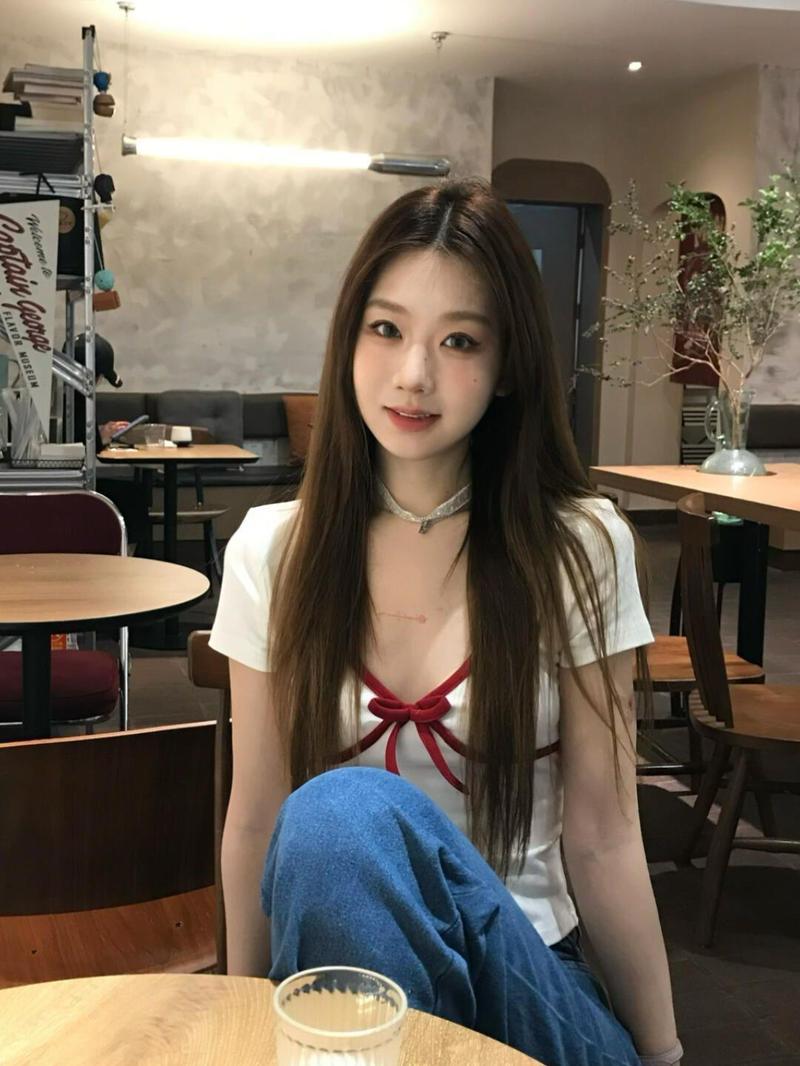 Tシャツ レディース Vネック リボン へそ出し 半袖 スリム タイト 