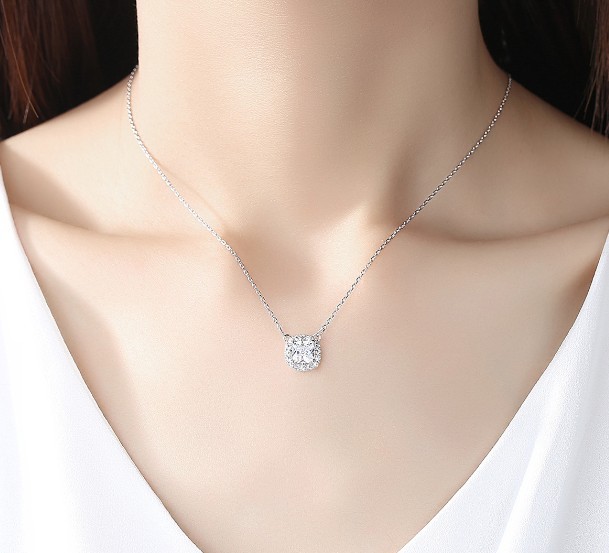 新品✨スワロフスキー ネックレス スイング スクエア クリスタル シルバー系 楽天市場】SWAROVSKI スワロフスキー クリスタル チャーム