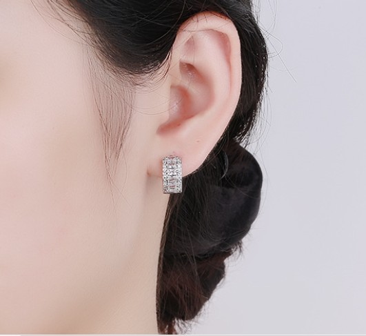 【未使用に限りなく近い】スワロフスキー　フープピアス　シルバー ピアス アレルギー対応 フープピアス 18金 レディース 18k つけっ