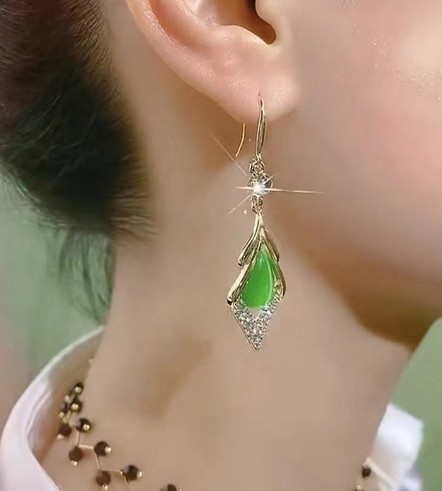 美品　緑　ピアス ピアス レディース グリーン 緑 猫目石 フック 水滴 シルバー925