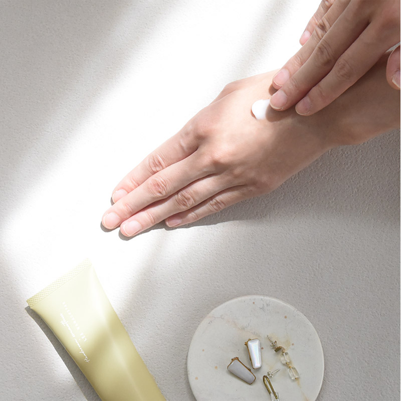 アロマのように香る LEA ハンドクリーム／NANACOSTAR ナナコスター