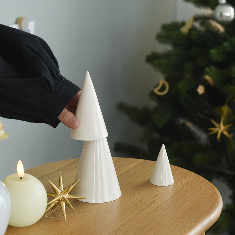 【美品】  クリスマスツリー　陶器　2023年 アンジェ別注 磁器の クリスマスツリー 卓上 波佐見焼 堀江陶器【送料