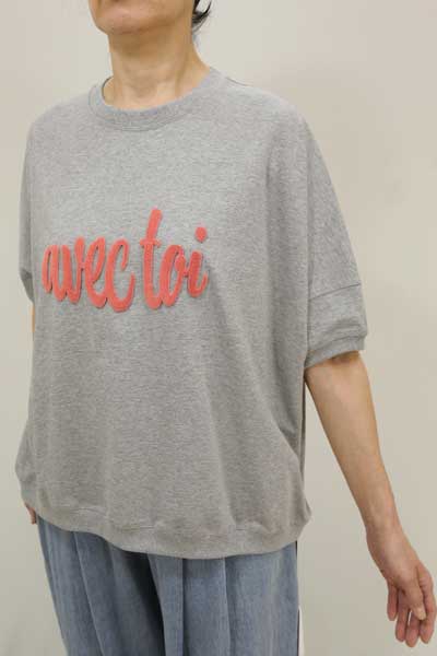 春夏SALE【マリードール/21245/40%OFF】綿天竺丸首 avec toi 芝生刺繍ワイドボディヒップカバー丈ドロップ５分袖/MARIED'OR/sps/5i56b511xx