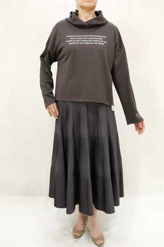 アヤン　　LUMINESCENCE フード付き　黒 ayane 秋冬SALE【アヤン/年間物/855744/40%OFF】綿ポリ裏毛箔ロゴ