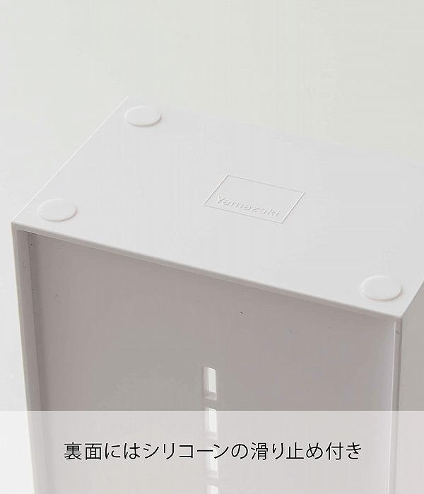 Armani ロゴ入りピアス 収納ケース付き 数量は多い アクセサリー Armani 当店限定販売】 - ロゴ入り