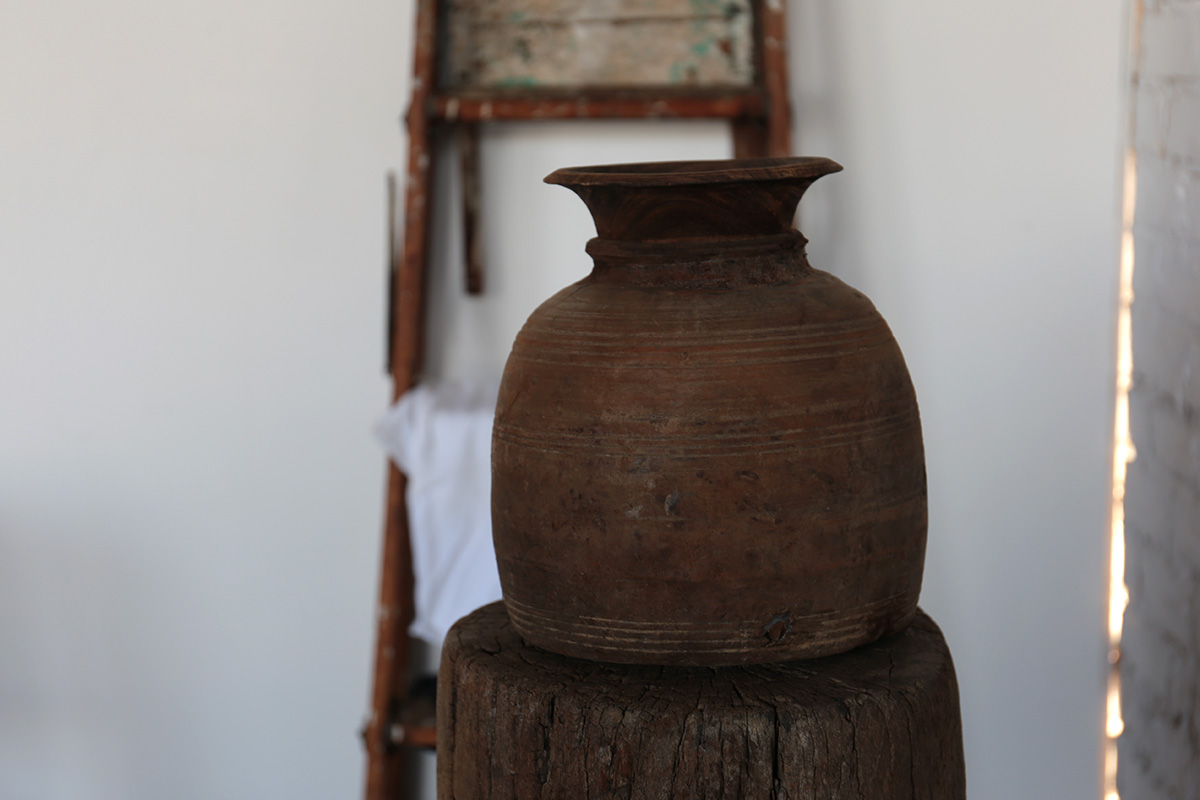 VINTAGE WOODEN POT